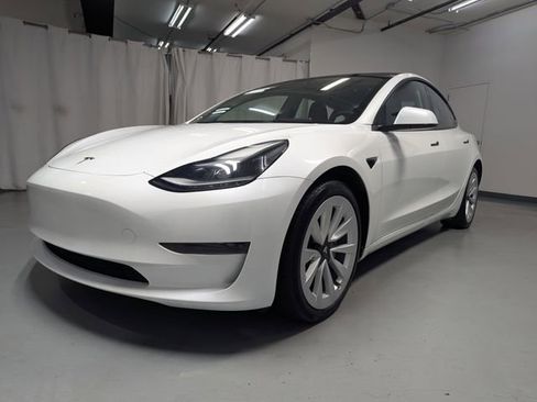 Used 2023 Tesla Model 3 Standard Range image 5