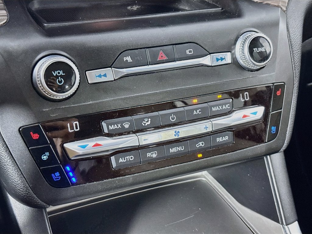 Used 2020 Ford Explorer Limited RWD image 17