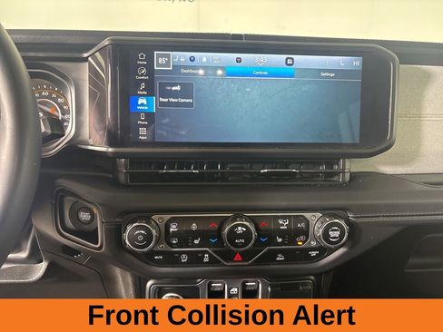 Used 2025 Jeep Wrangler Unlimited Sahara AWD/4WD image 14
