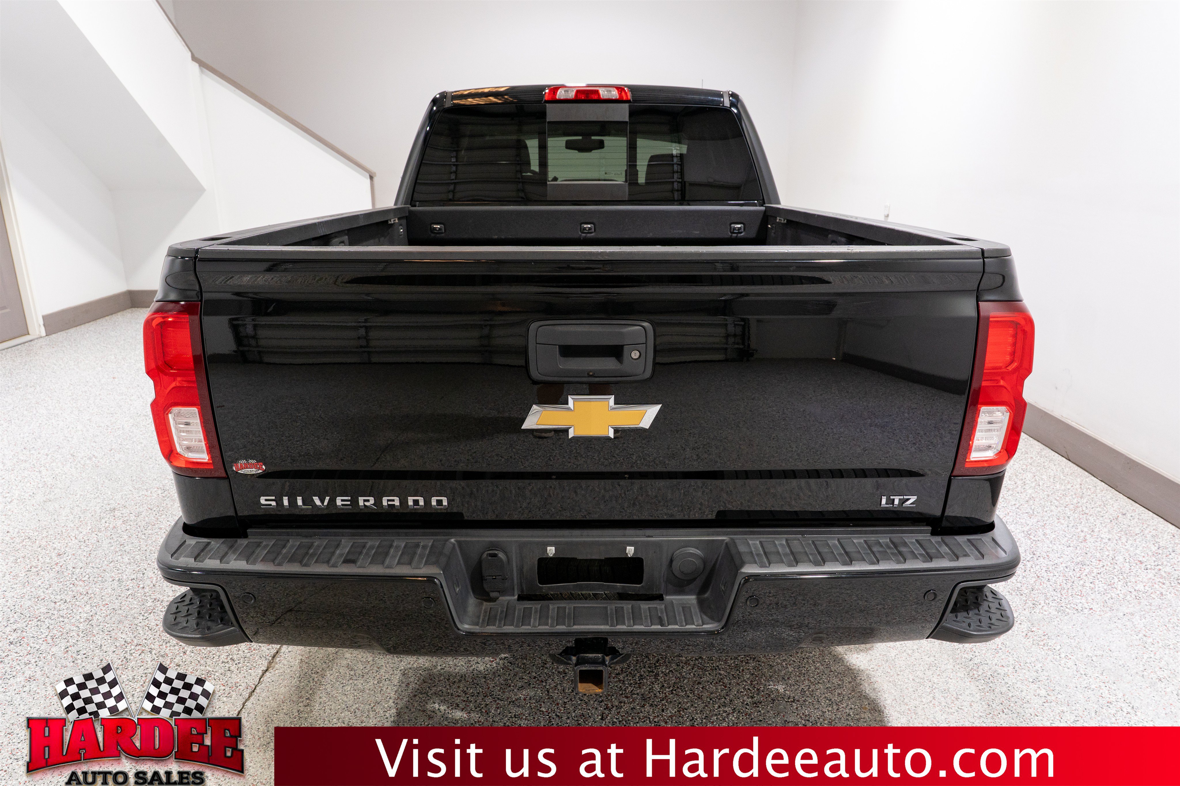 Used 2017 Chevrolet Silverado 1500 LTZ Z71 w/ LTZ Plus Package AWD/4WD image 4