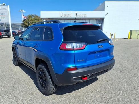 Used 2019 Jeep Cherokee Trailhawk w/ Cold Weather Group image 7