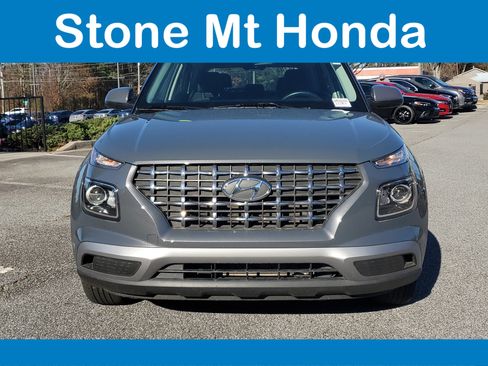 Used 2024 Hyundai Venue SEL image 2