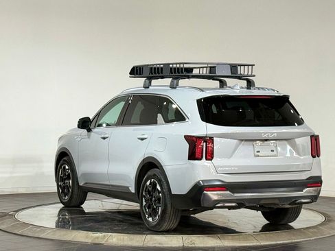 Used 2024 Kia Sorento S w/ Panoramic Sunroof Package image 7