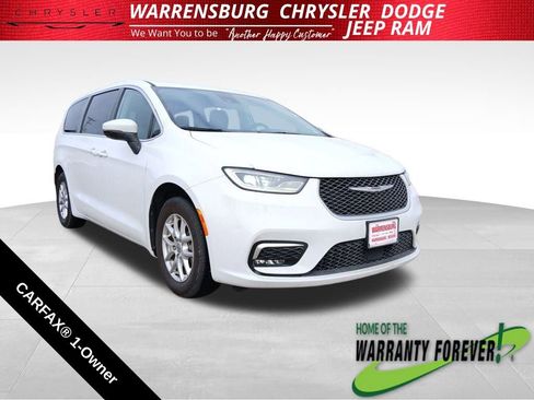 Used 2023 Chrysler Pacifica Touring-L image 1