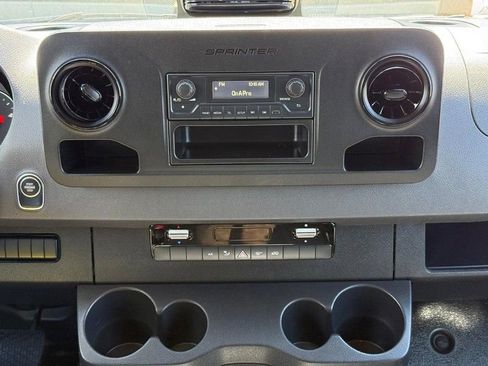 Used 2025 Mercedes-Benz Sprinter 2500 image 10