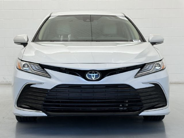 Used 2021 Toyota Camry XLE FWD image 3