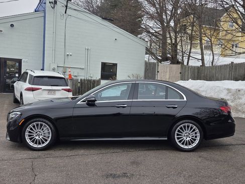 Used 2022 Mercedes-Benz E 350 4MATIC Sedan image 3