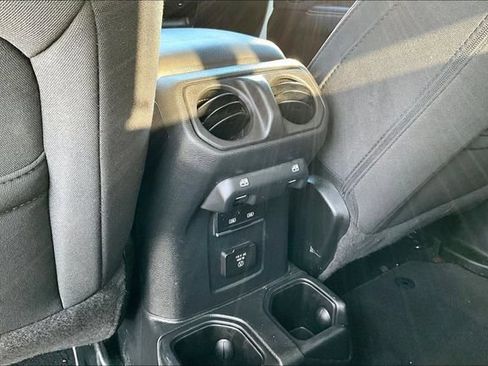 Used 2023 Jeep Gladiator Overland AWD/4WD image 11