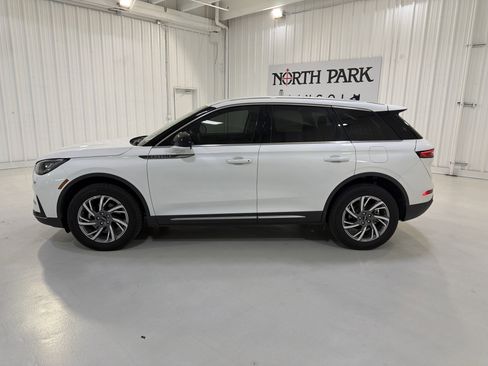 Used 2023 Lincoln Corsair FWD image 2