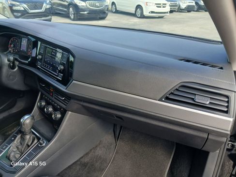 Used 2020 Volkswagen Jetta SE w/ SE Cold Weather Package image 18