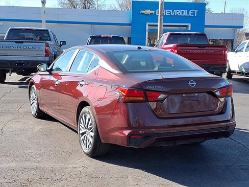 Used 2025 Nissan Altima 2.5 SV image 2