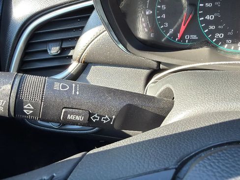 Used 2019 Chevrolet Trax LT w/ LT Convenience Package FWD image 14