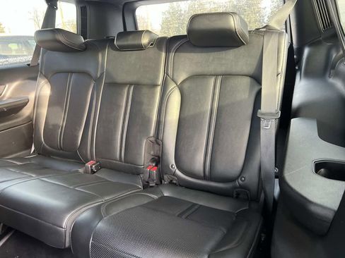 Used 2024 Jeep Wagoneer L Series II w/ Flexible Seating Group image 11