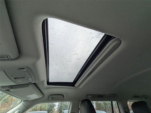 Used 2024 Nissan Armada SL w/ Captain's Chairs Package image 23