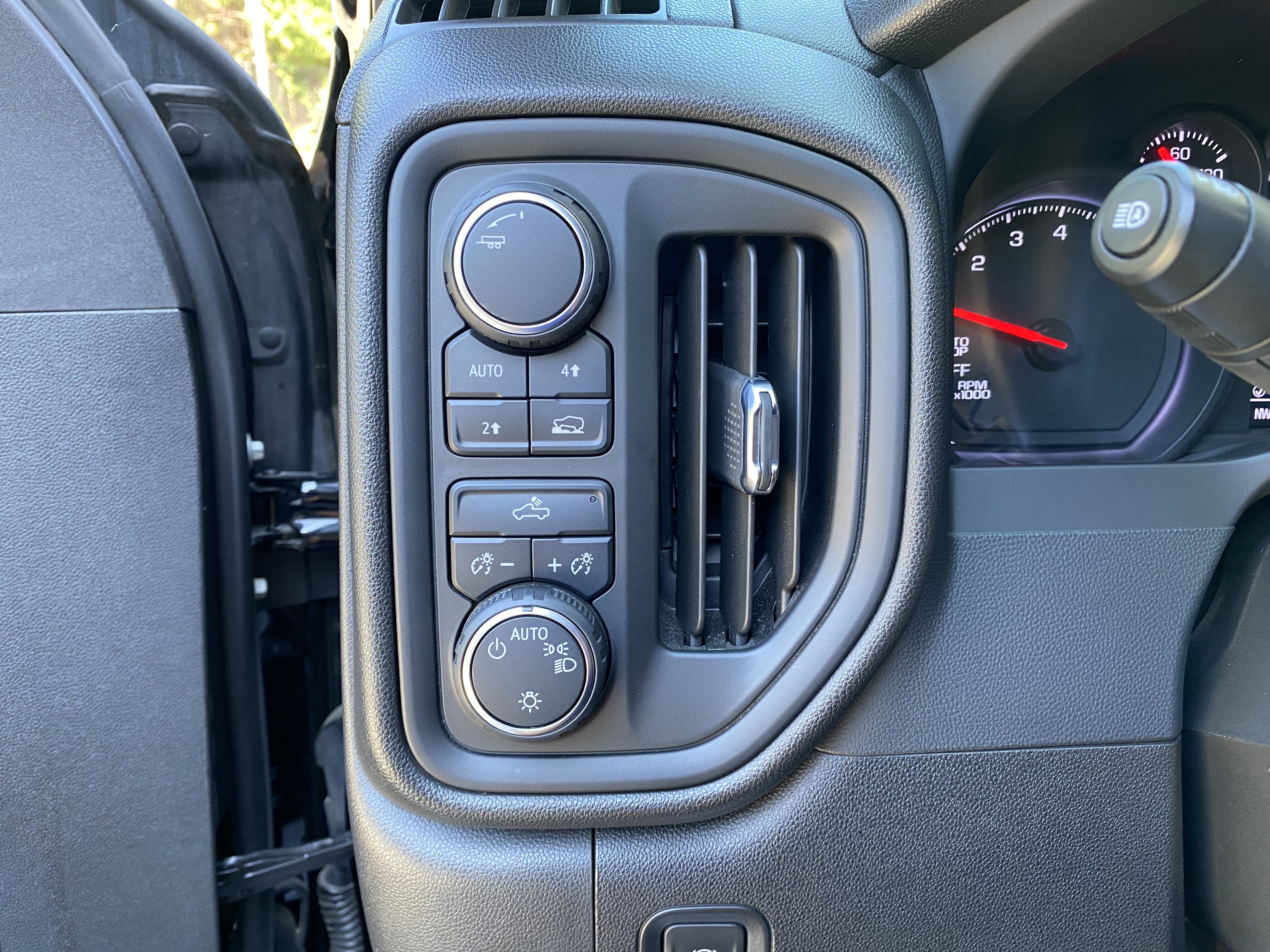 Used 2024 Chevrolet Silverado 1500 Custom AWD/4WD image 18