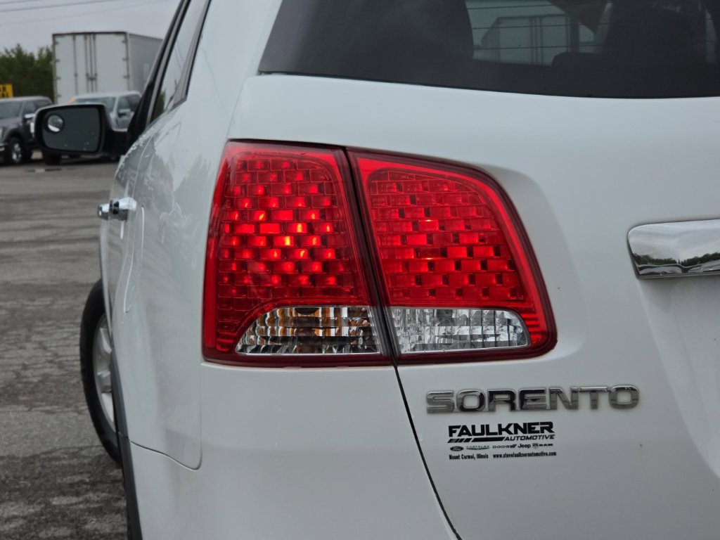 Used 2013 Kia Sorento LX w/ Convenience Pkg FWD image 11