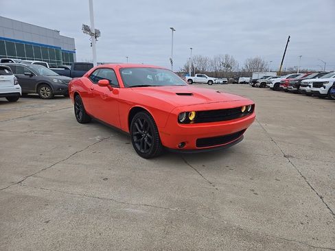 Used 2021 Dodge Challenger SXT w/ Blacktop Package image 11