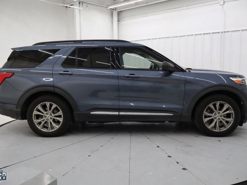 Used 2021 Ford Explorer XLT w/ Equipment Group 202A image 2