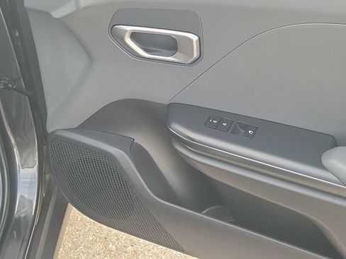 Used 2025 Kia K4 LXS image 43