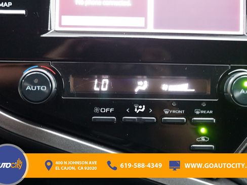 Used 2019 Toyota Camry SE w/ Carpet Mat Package FWD image 23