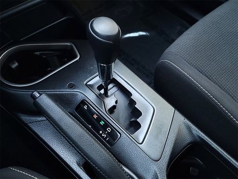 Used 2018 Toyota RAV4 LE image 18