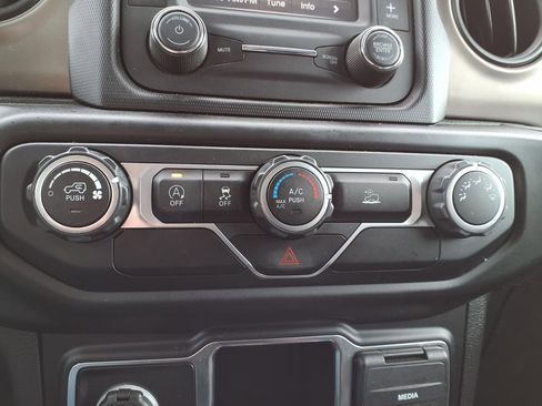 Used 2021 Jeep Wrangler Unlimited Sport image 7