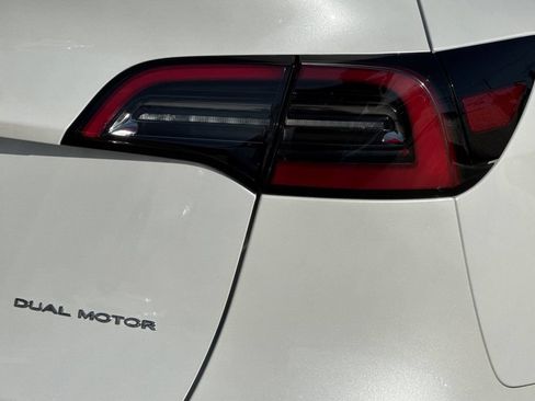 Used 2023 Tesla Model Y Long Range AWD/4WD image 33