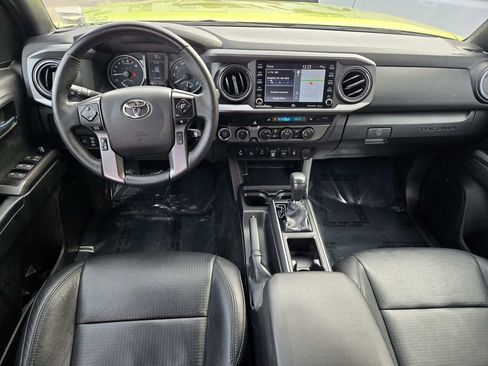 Used 2023 Toyota Tacoma TRD Off-Road w/ TRD Premium Off Road Package image 9