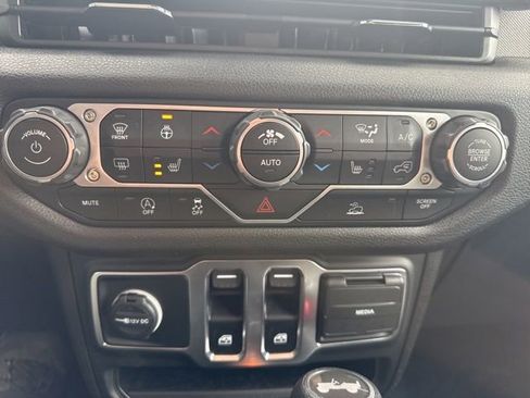 Certified 2025 Jeep Wrangler Sport AWD/4WD image 23