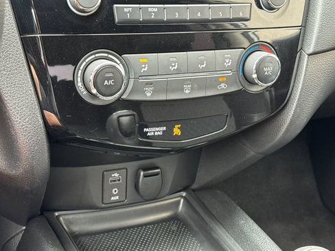 Used 2017 Nissan Rogue S FWD image 20