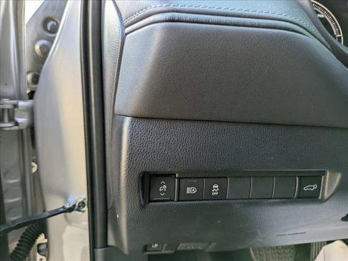 Certified 2023 Toyota Venza LE image 13