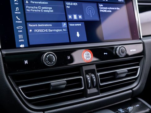 Certified 2026 Porsche Macan AWD/4WD image 25