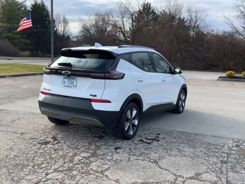 Used 2022 Chevrolet Bolt EUV LT w/ Convenience Package image 8