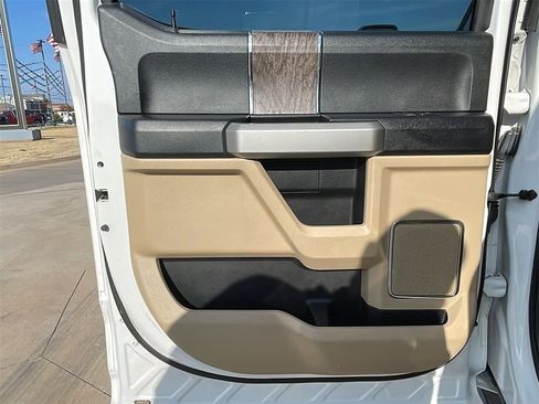 Used 2018 Ford F250 Lariat w/ Chrome Package image 15