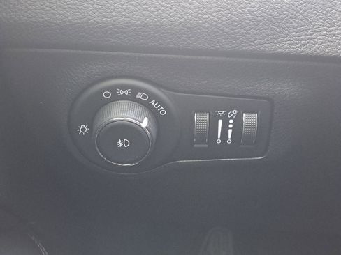 Used 2020 Jeep Compass Latitude w/ Popular Equipment Group image 31