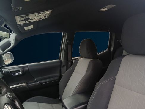 Used 2021 Toyota Tacoma TRD Off-Road w/ Technology Package image 10