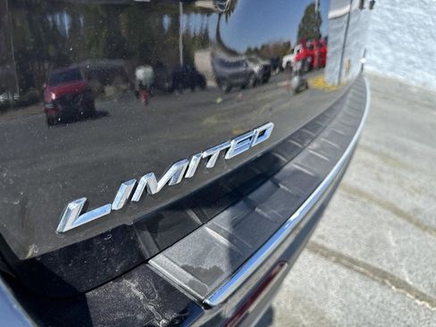 Used 2022 Ford Explorer Limited w/ Equipment Group 301A image 12