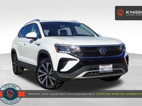 Used 2022 Volkswagen Taos SE image 1