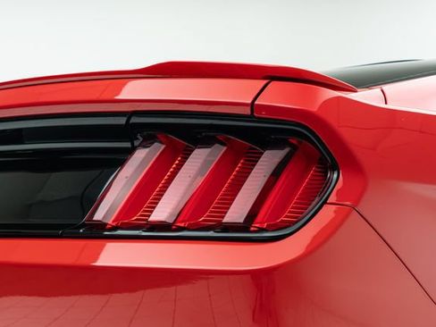 Used 2017 Ford Mustang GT RWD image 15