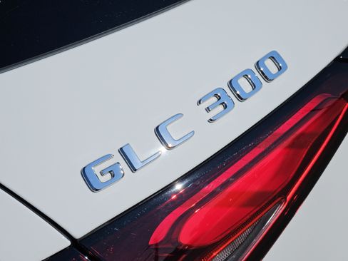 Used 2025 Mercedes-Benz GLC 300 image 32
