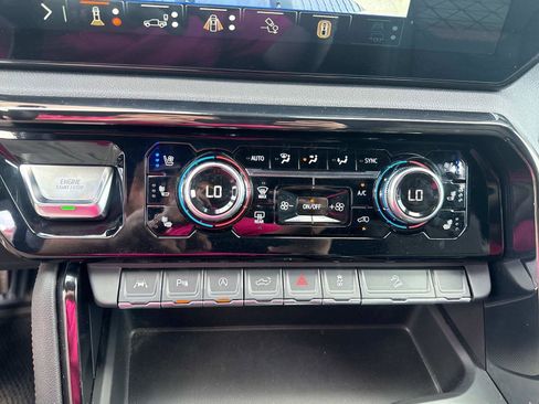 Used 2024 GMC Sierra 1500 AT4 w/ Technology Package image 26