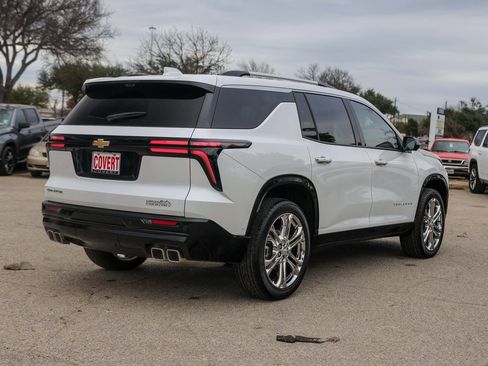Used 2025 Chevrolet Traverse High Country image 4