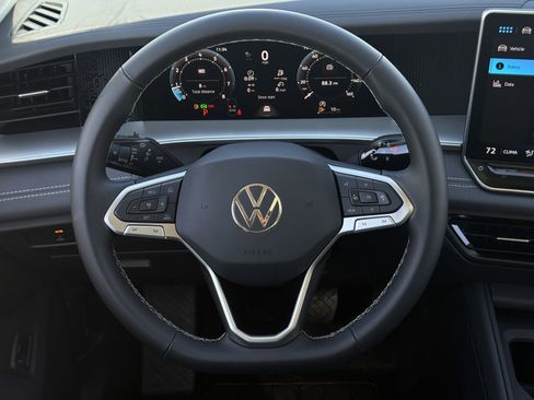 New 2026 Volkswagen Tiguan SE FWD image 15