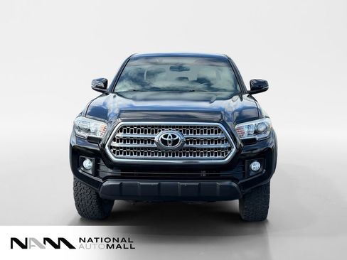 Used 2017 Toyota Tacoma TRD Off-Road w/ Tow Package (A/T) AWD/4WD image 8