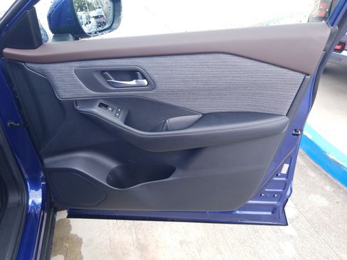 Used 2023 Nissan Rogue SV image 16