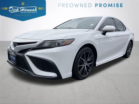 Used 2023 Toyota Camry SE image 1
