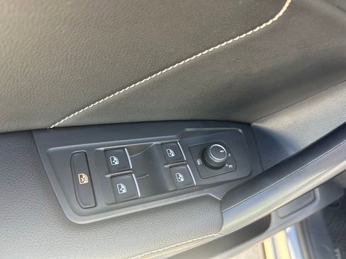 Used 2022 Volkswagen Tiguan SE image 50