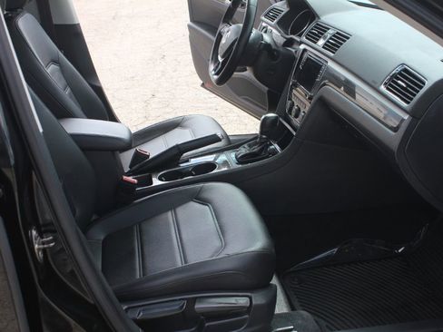 Used 2016 Volkswagen Passat 1.8T SE image 34