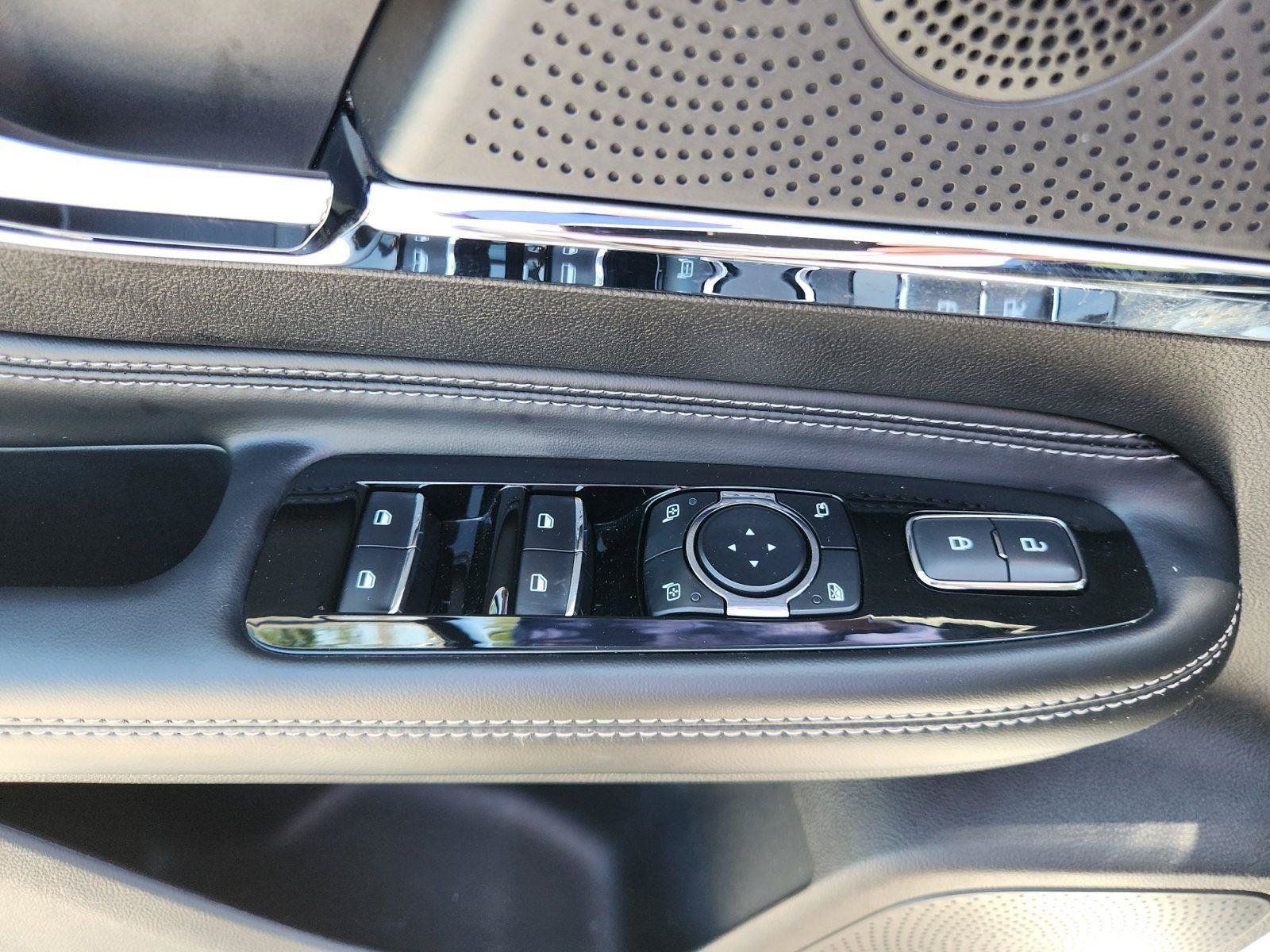 Used 2023 Lincoln Corsair AWD w/ Equipment Group 101A image 17