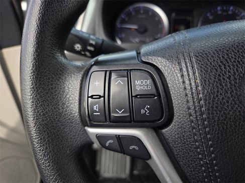 Used 2019 Toyota Highlander LE image 22